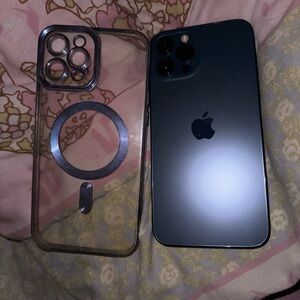 Apple 🍏 Iphone 12 pro max with free magnetic charging case